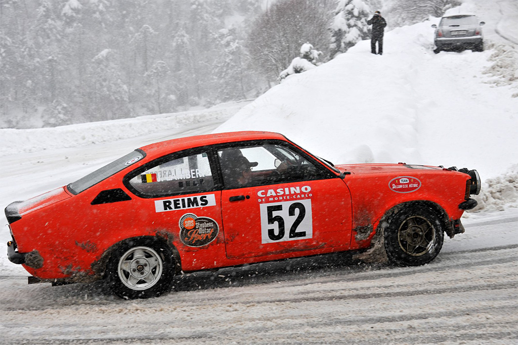 Belgierne Lareppe og Lambert kæmper deres Opel Kadett op ad de sydfranske bjergveje. Til september kommer de til Oresund Rally
(Foto: Michael Eisenberg)